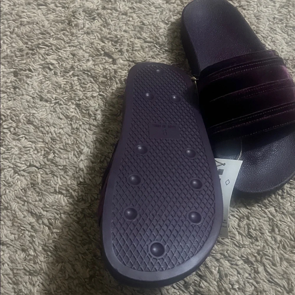 Adidas purple velvet slides - Picture 4 of 4